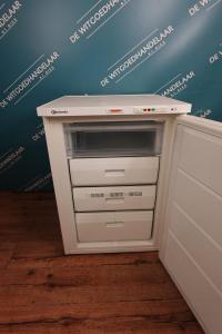 Tafelmodel vriezer Bauknecht met 3 lades