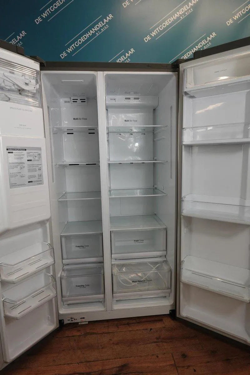 Amerikaanse koelkast LG met water- en ijsblokjesdispenser