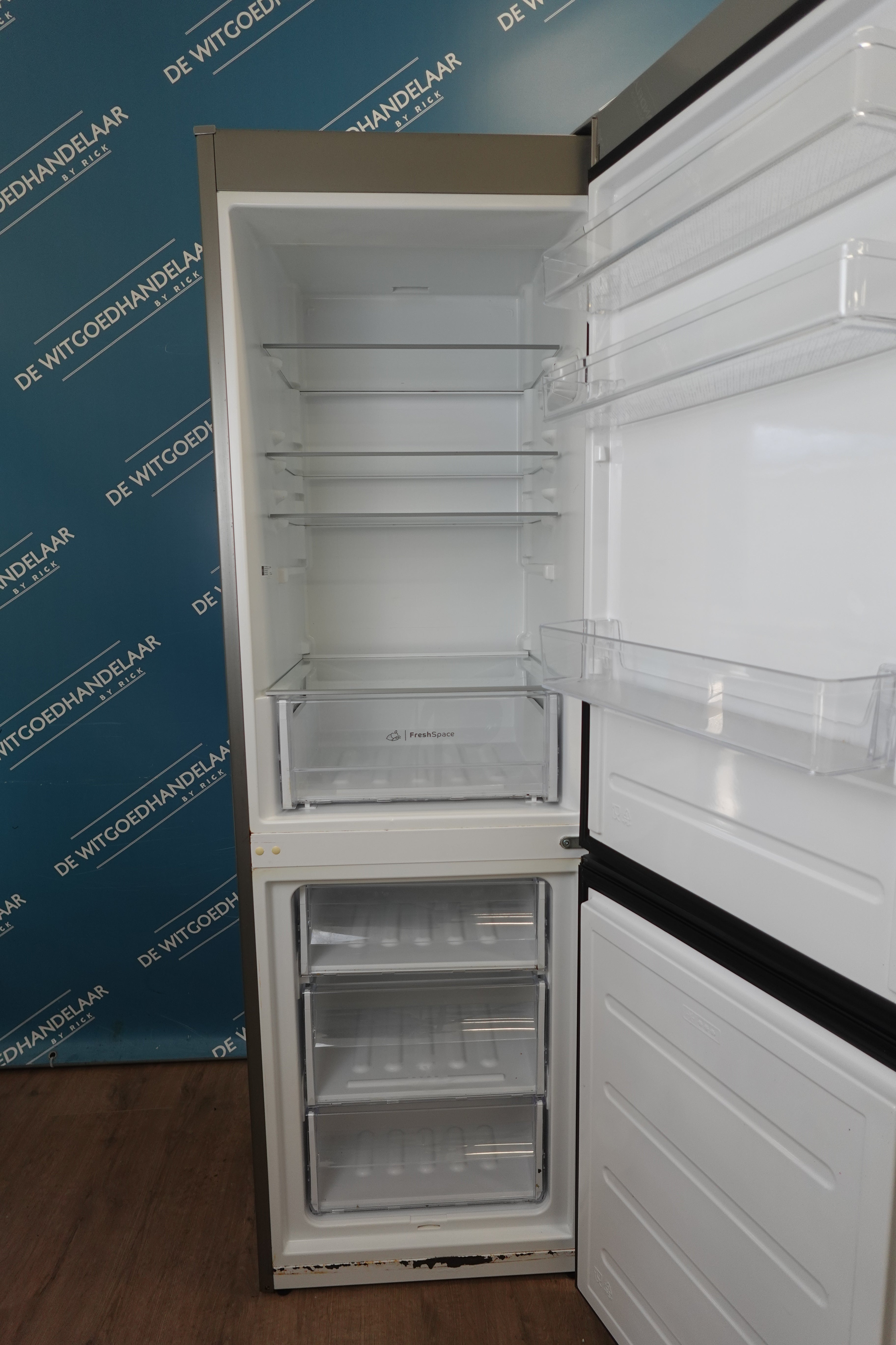 Vrijstaande koel - vriescombinatie Whirlpool