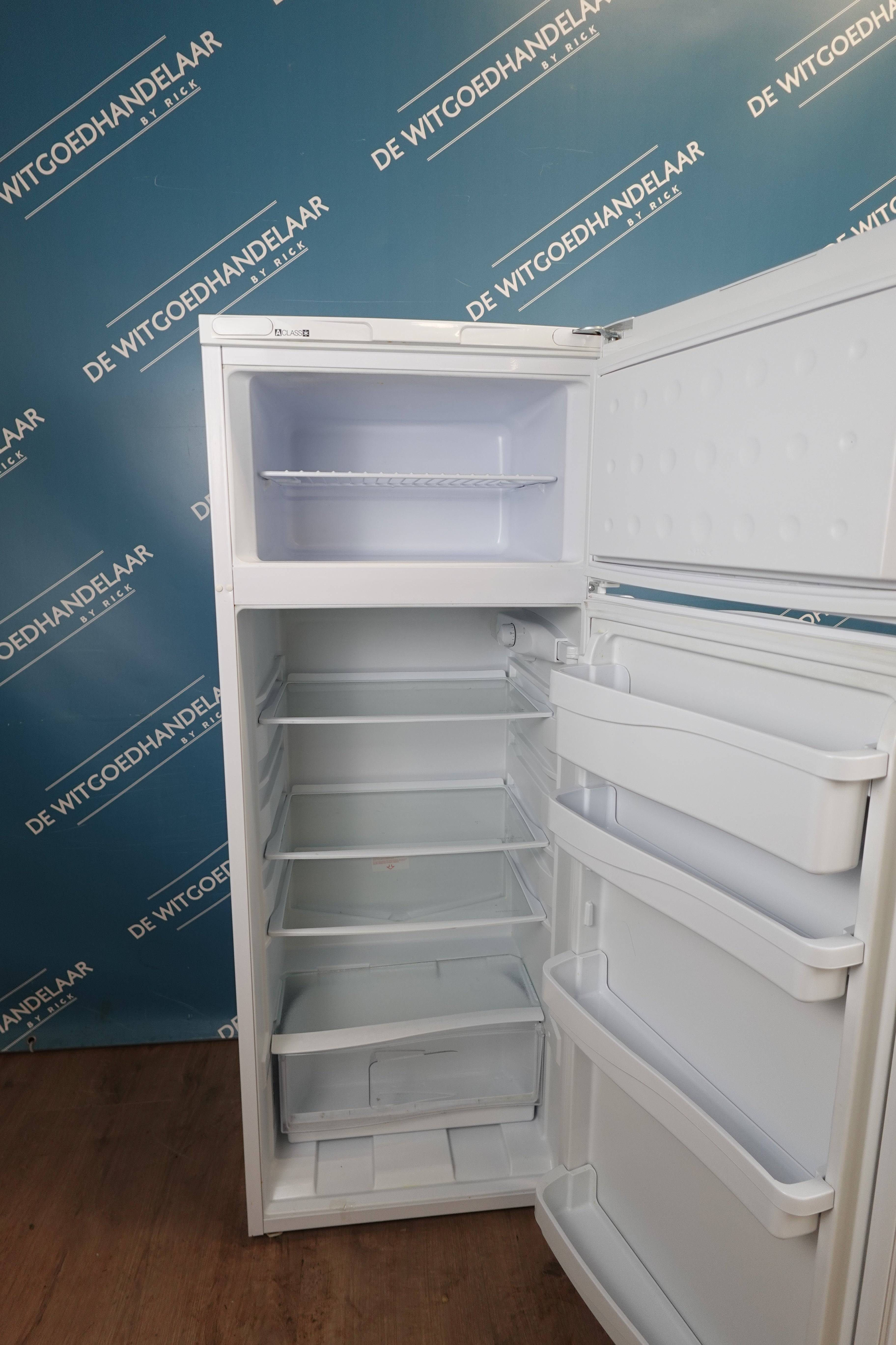 Vrijstaande koel - vriescombinatie Indesit
