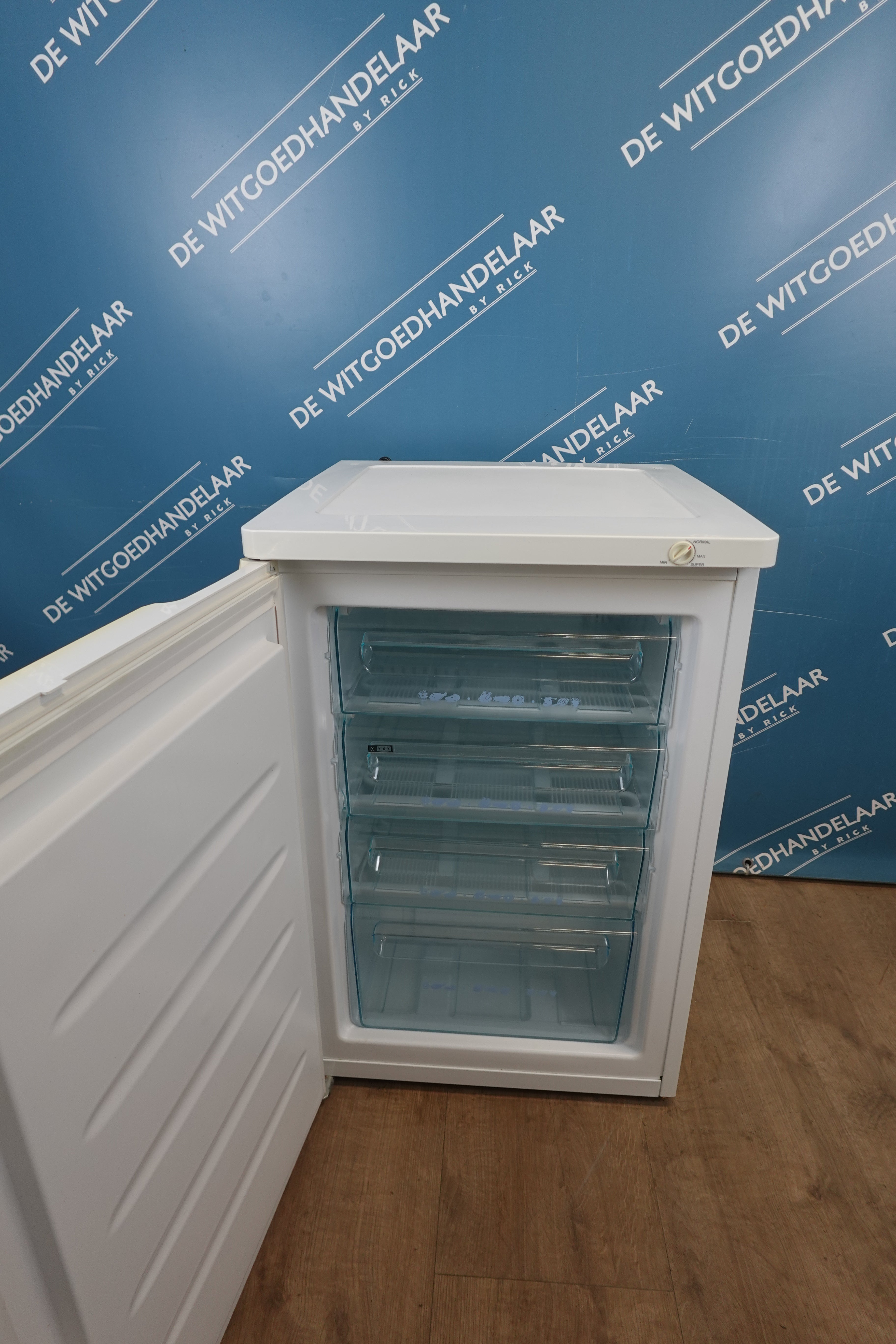 Tafelmodel vriezer White knight 4 lades