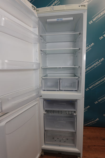 vrijstaande koel- vriescombinatie Indesit
