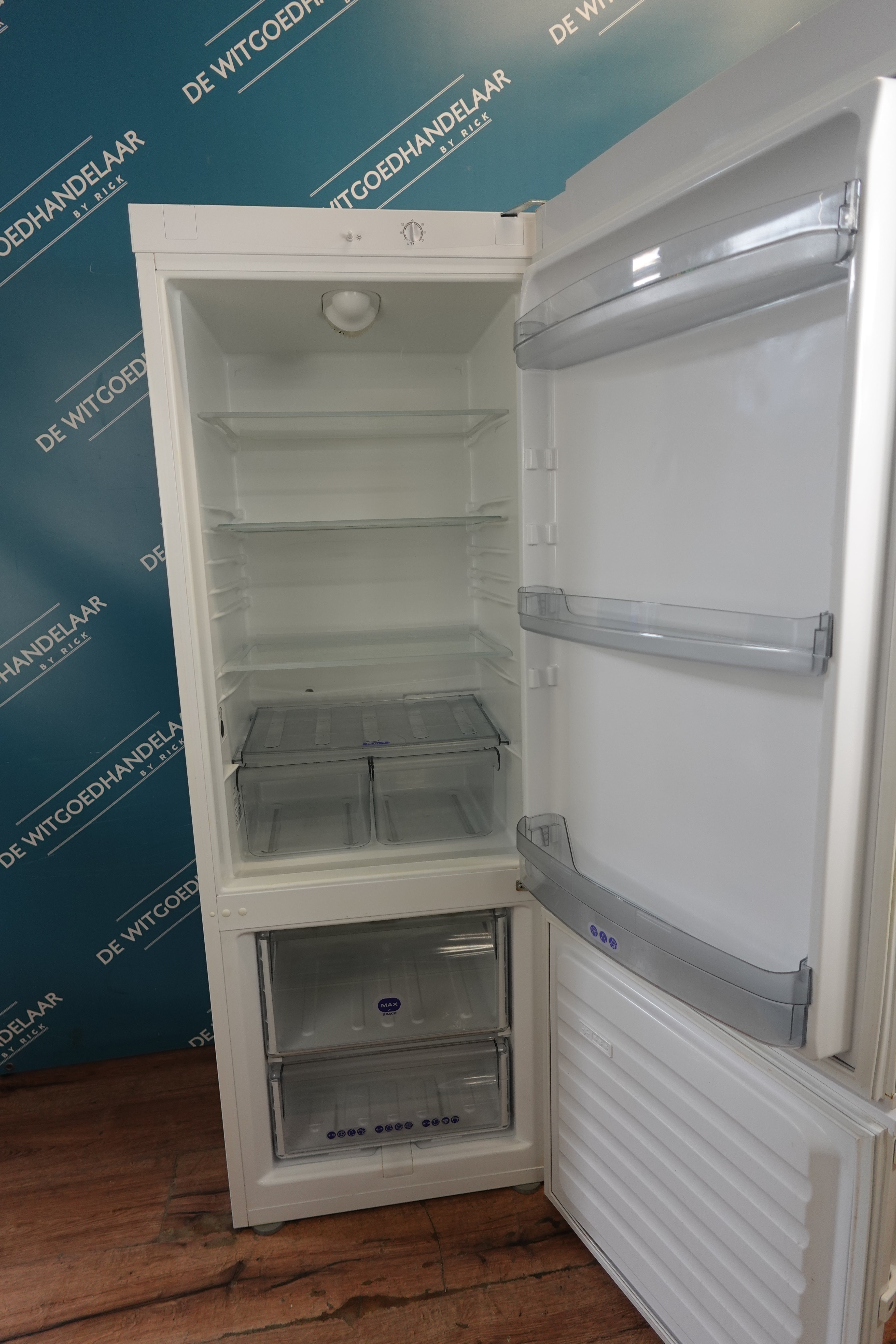 Vrijstaande koel - vriescombinatie Whirlpool