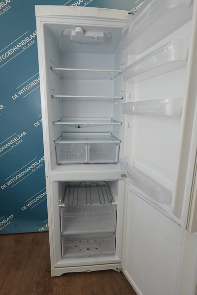 Vrijstaande koel - vriescombinatie Indesit
